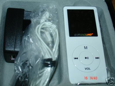 LETTORE MP3 MP4  A COLORI CON RADIO FM 2GB DISPLAY 1.5"